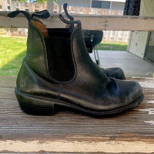 Blundstone heeled black boots size 39 eu or US 9